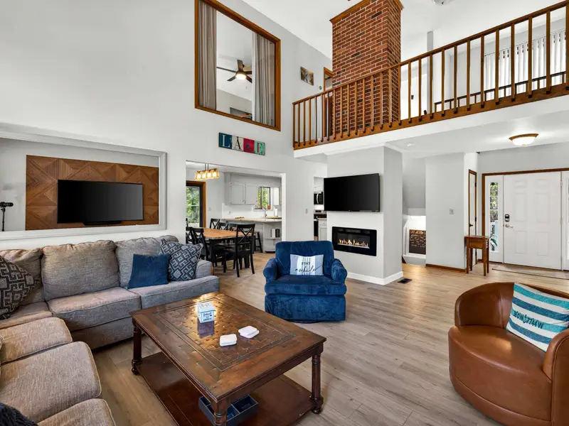 Social Layout: An expansive open floor plan that keeps the whole group connected.