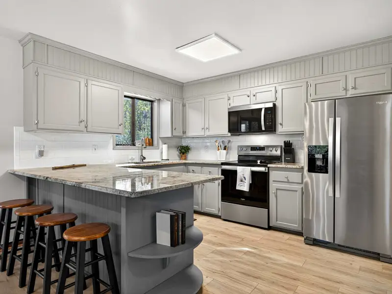 The Social Island: Pull up a stool and chat with the cook at the expansive breakfast bar.