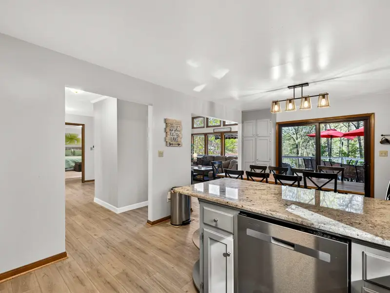 Spacious Prep: Ample counter space for taco bars, pizza nights, or holiday prep.