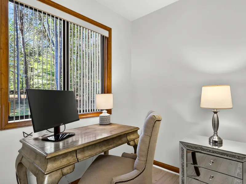 Lakeside Workspace: A quiet desk nook for those who need to "work from lake."
