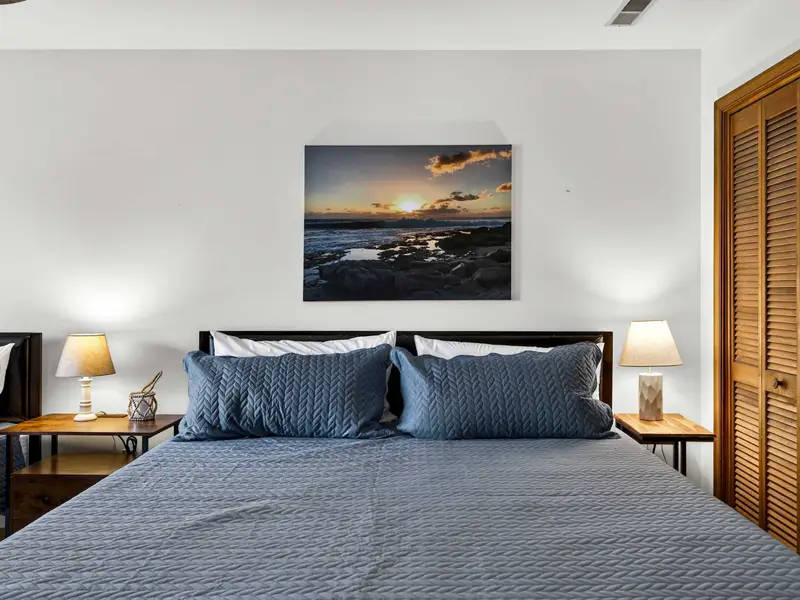 Sunset Vibes: Decorated with beach-sunset art to keep the vacation mood alive.