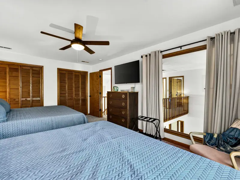 Symmetry & Style: Matching nightstands and lamps for a polished, hotel-like feel.