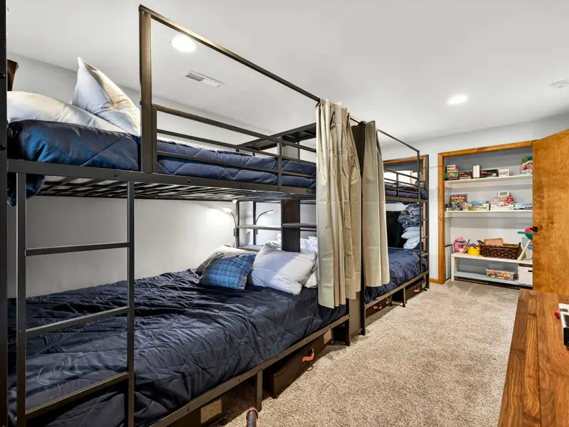 Industrial Style: Sturdy metal frames and navy bedding for a clean look.