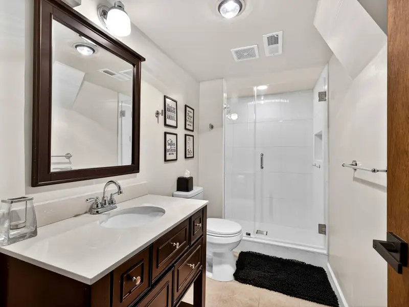 Laundry Duty: Full-size washer and dryer for quick cleanups after the lake.