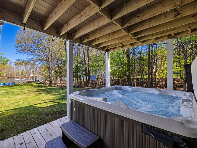 Spa Privacy: A sheltered spot to unwind under the stars.