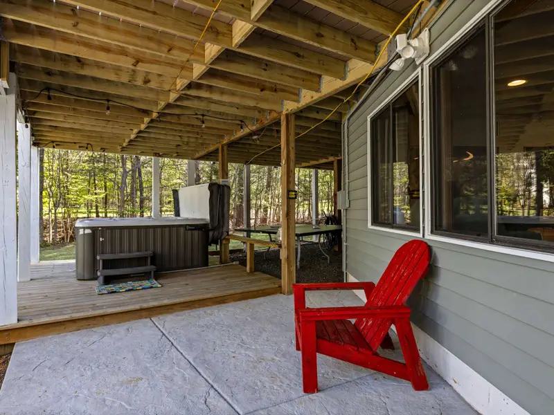 Lower Level Dining: Another spot for a quick snack or a card game outdoors.
