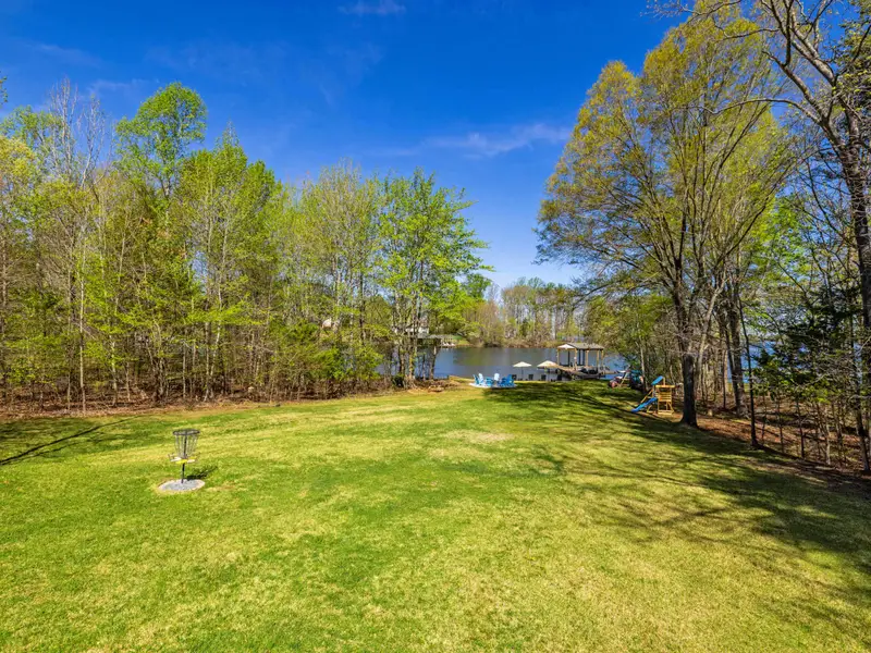 Panoramic Yard: Space, space, and more space.