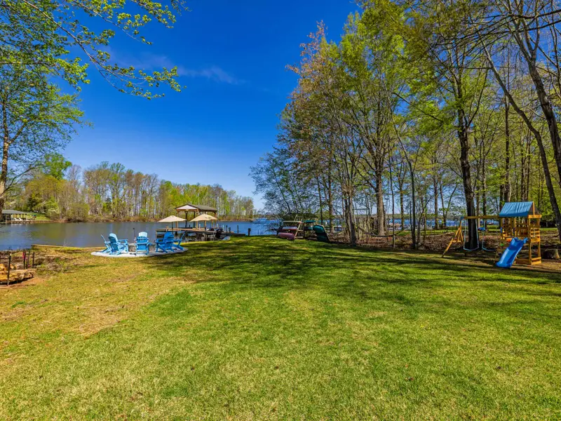 Serene Surroundings: A quiet, private atmosphere for your getaway.