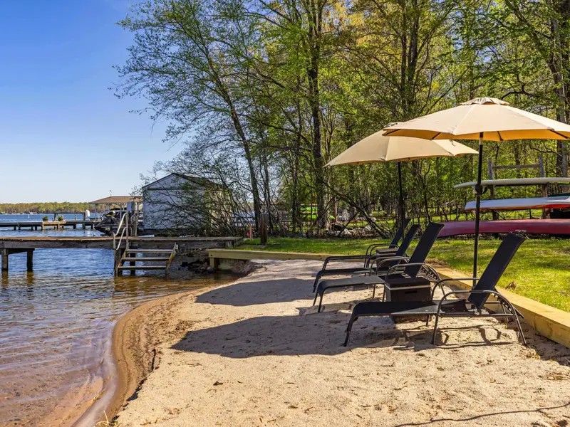 Shoreline Views: A wide-angle look at your private waterfront.