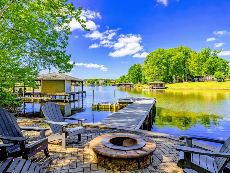 Lakefront - Calm cove water, perfect for swimming, paddling, and sunset boat rides.