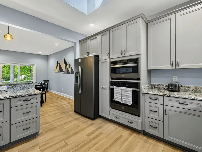 Kitchen - Coffee station with both drip coffee maker and Keurig.