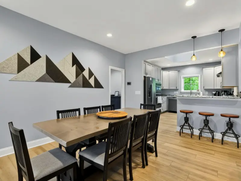 Entry - The home opens up the moment you walk in.