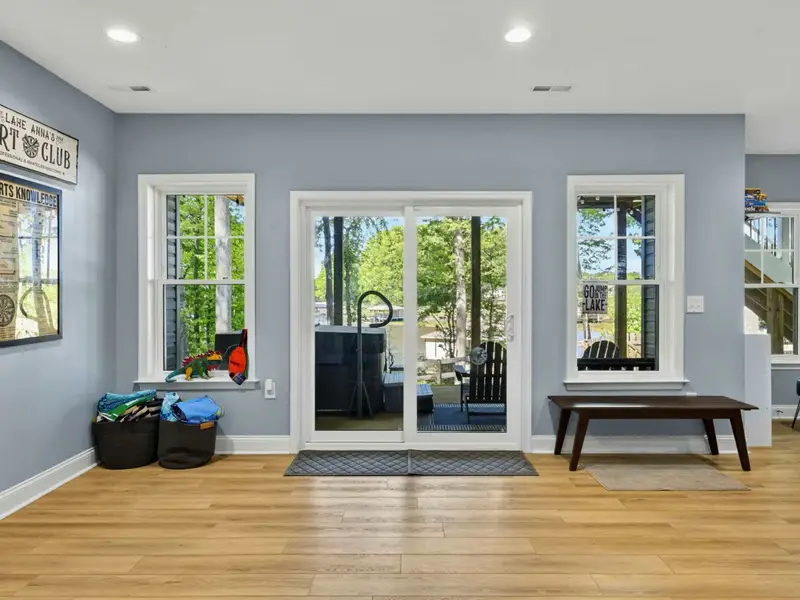 Game Room - Smart TV and seating for impromptu watch parties.