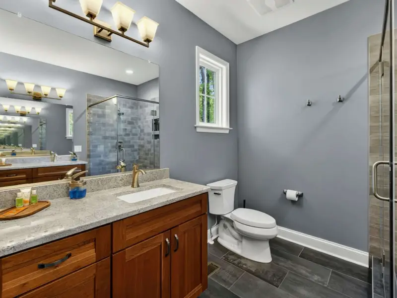 Suite 1 - Lots of square footage in this primary suite.
