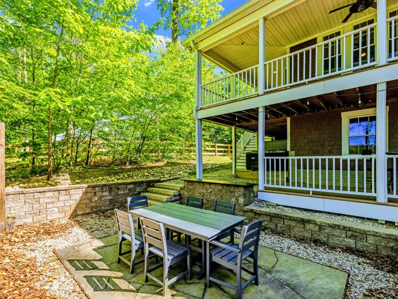 Patio - An outdoor dining table for the perfect outdoor barbeque.