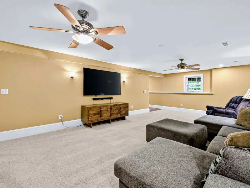 Family Room - Plenty of seating for the full house when the lake calls it a day.