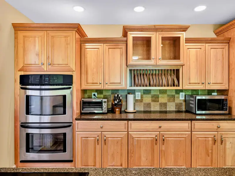 Kitchen - Double wall ovens and built-in microwave mean two dishes can finish at once.