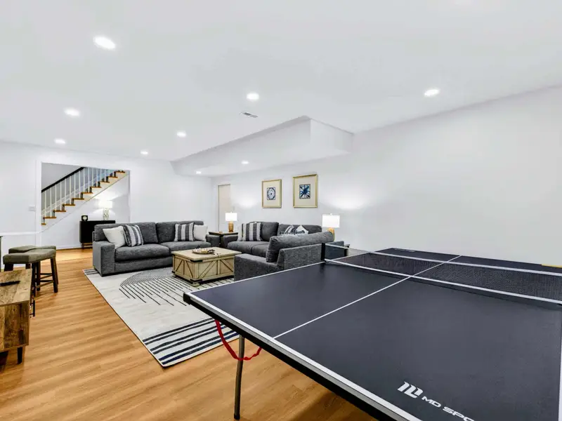 Game Room - Ping pong, plenty of room around the table, easy access to the bar.