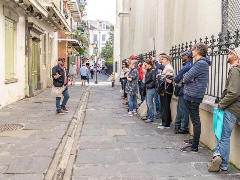 wp-content/uploads/5-reasons-to-take-a-free-walking-tour-in-new-orleans.jpg