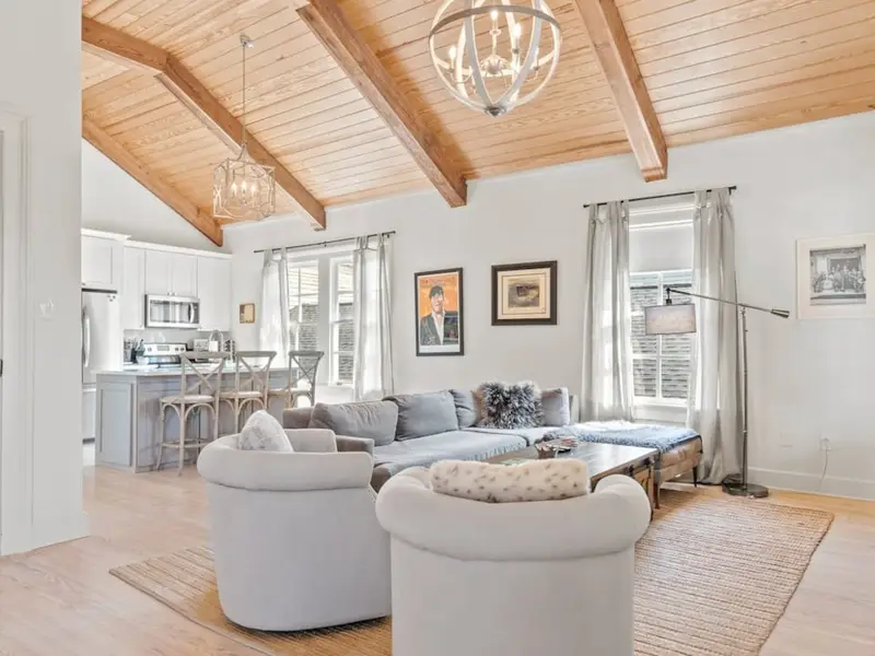 wp-content/uploads/7-reasons-to-ditch-airbnb-book-direct-with-a-vacation-rental-company.jpg