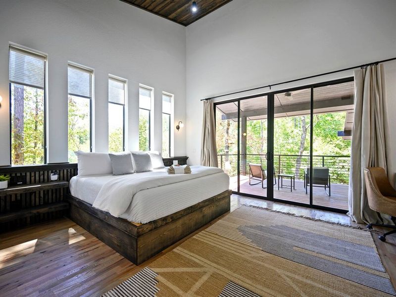 Upstairs king bedroom 4