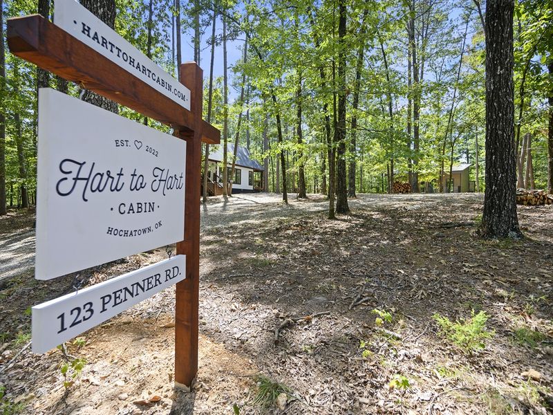 Welcome to Hart to Hart in Broken Bow