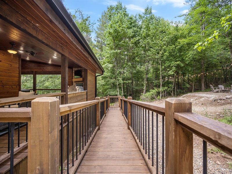 A ramp to the back deck