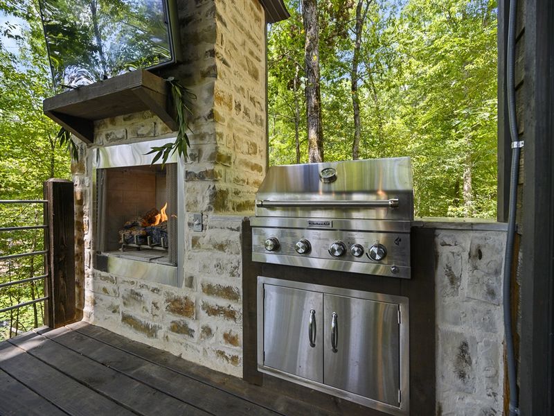 Experience the magic of fall and winter at the cabin, where outdoor coziness meets natural beauty. Enjoy the crisp air and warm up by the outdoor fireplace.