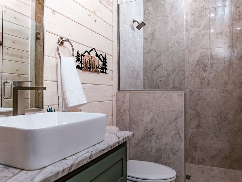 Clean lines, fresh vibes, and a whole bunch of self-care. King Bedroom 3 ensuite bathroom