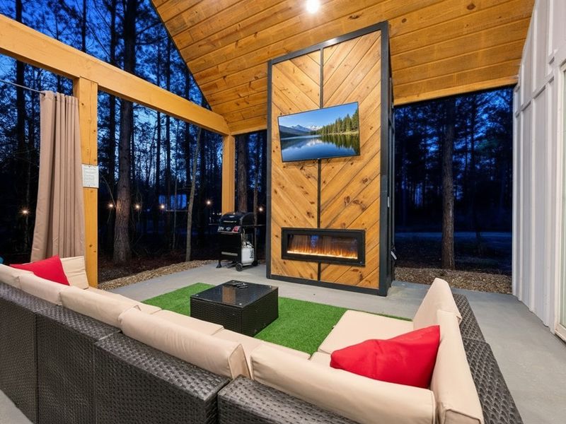 The ultimate outdoor hangout—day or night.
