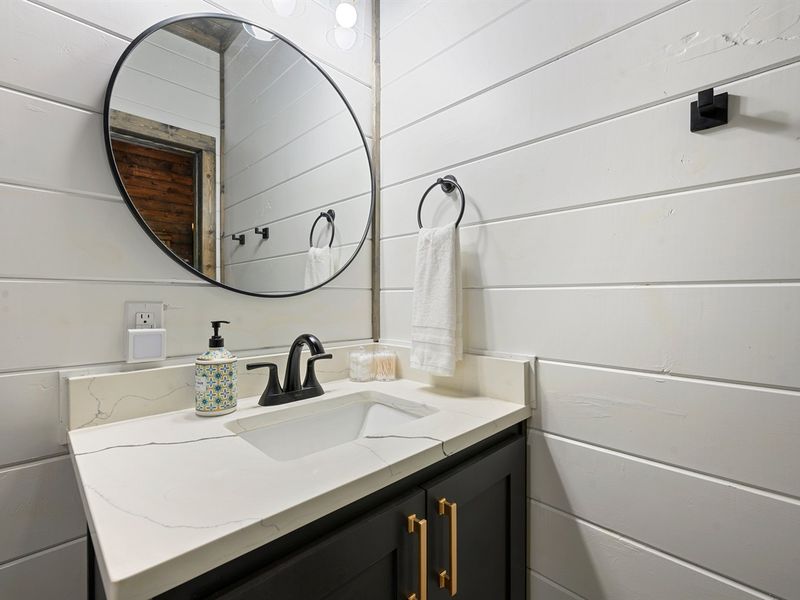 The bunkroom ensuite ensures kid-friendly convenience