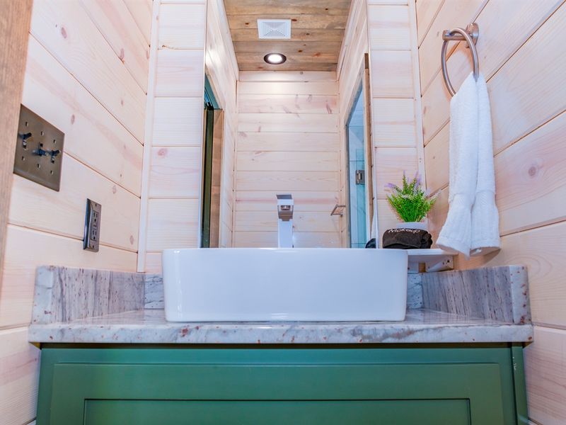 Where mornings start fresh. King Bedroom 1 ensuite bathroom