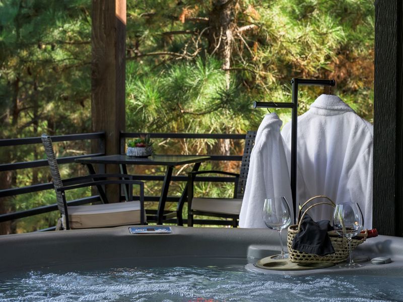 Hot tub, fresh air, and the sound of the pines.