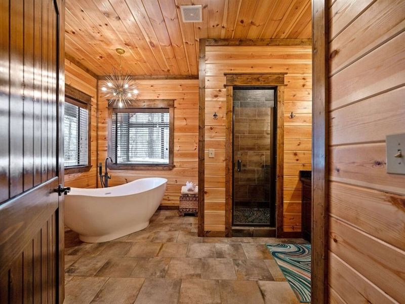 Spa like soaking tube in the main bedroom.