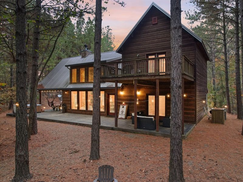 Back view of Salt and Light Cabin