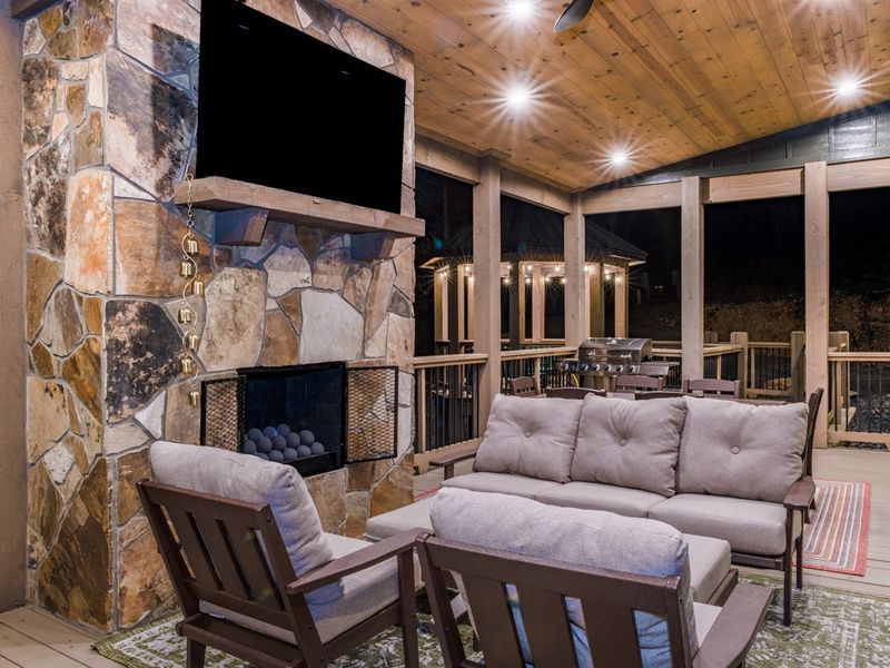 BBQ by day, movie night by firelight - this porch has it all.