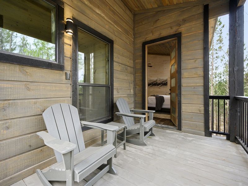 King bed with deck access