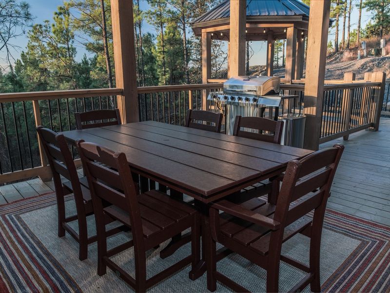 Dining al fresco with a side of fresh air.