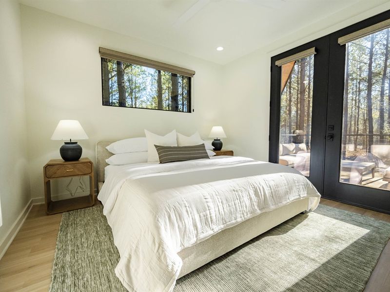 King ensuite with direct access to the back deck lounge area