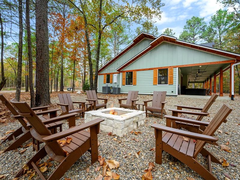 Spacious outdoor fire pit with Adirondack seating—perfect for s’mores, stargazing, and cozy nights in the Broken Bow woods. 🌲🔥
