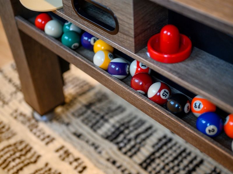 From smooth-glide pucks to ready-to-play accessories, this game table is set for hours of fun.