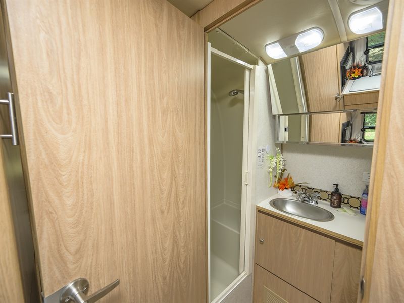 Iowa Bur Oak Air Stream bathroom