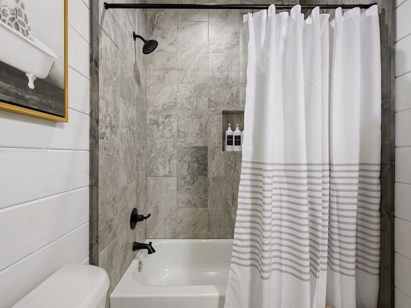 Tub Shower Combo for effortless bath time for younger guests