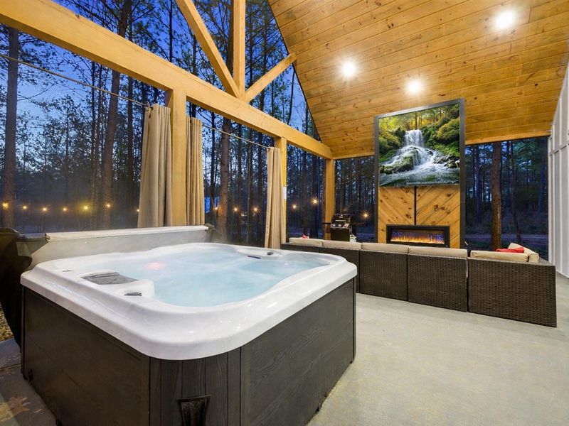 Hot tub vibes—anytime, any season