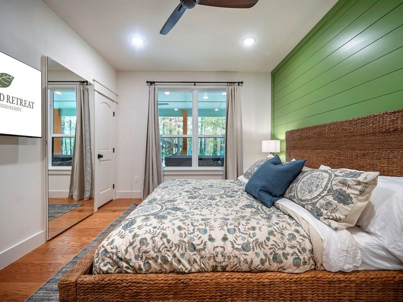 Wake up surrounded by forest views and cozy layers in this serene, nature-toned bedroom. 🤍🌲