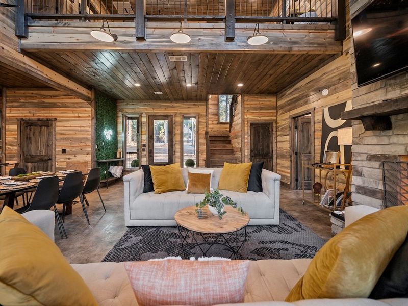 Comfort, charm, and mountain style come together beautifully here.