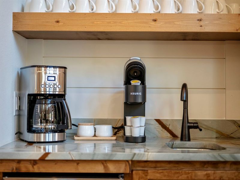 Enjoy a complete coffee setup—drip brewer, Keurig, mugs, and sink—perfect for easy mornings during your Broken Bow stay. 🌲☕