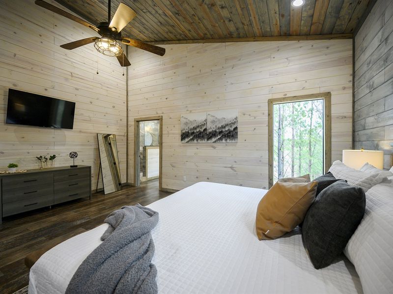 Peaceful vibes in this cozy king bedroom