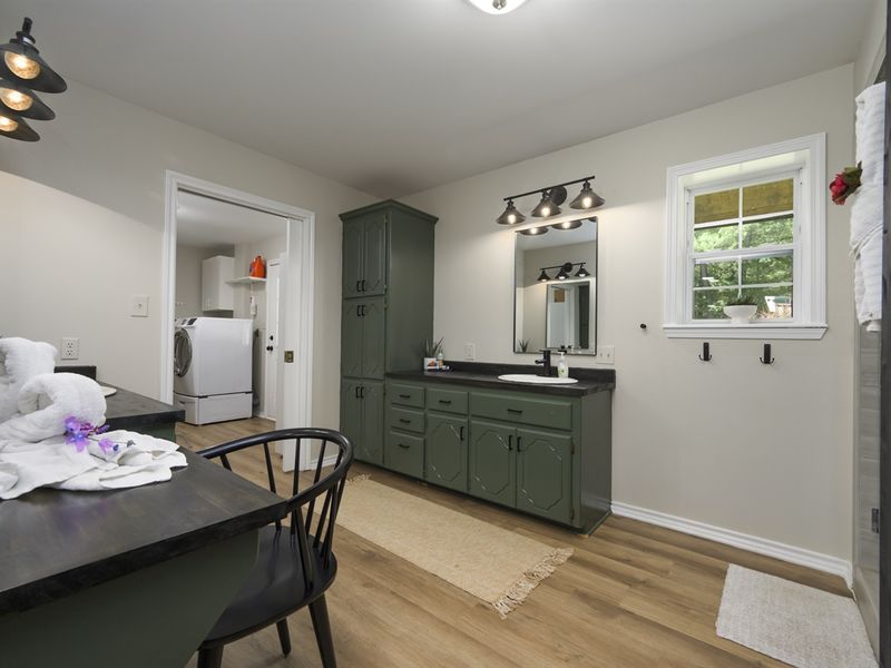 Shared bathroom, conveniently located between Bedrooms 2 & 3.