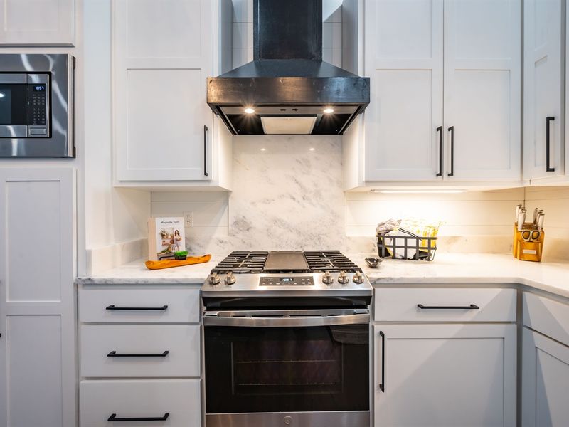 4-burner gas stove with griddle